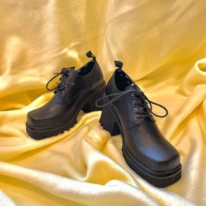 Black platform chunky shoes
